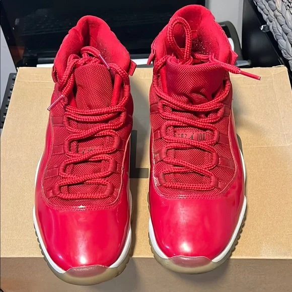 JORDAN 11 RETRO HIGH WIN LIKE '96 RED SNEAKERS Size 8 - Limited